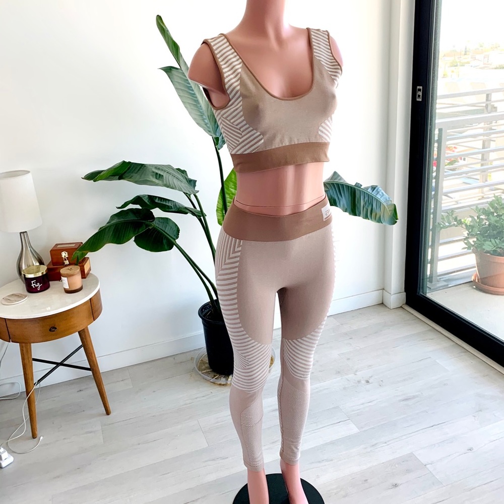 AHM Swirl Set in Tan
